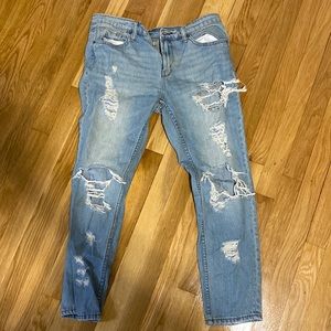 Ripped capri length jeans